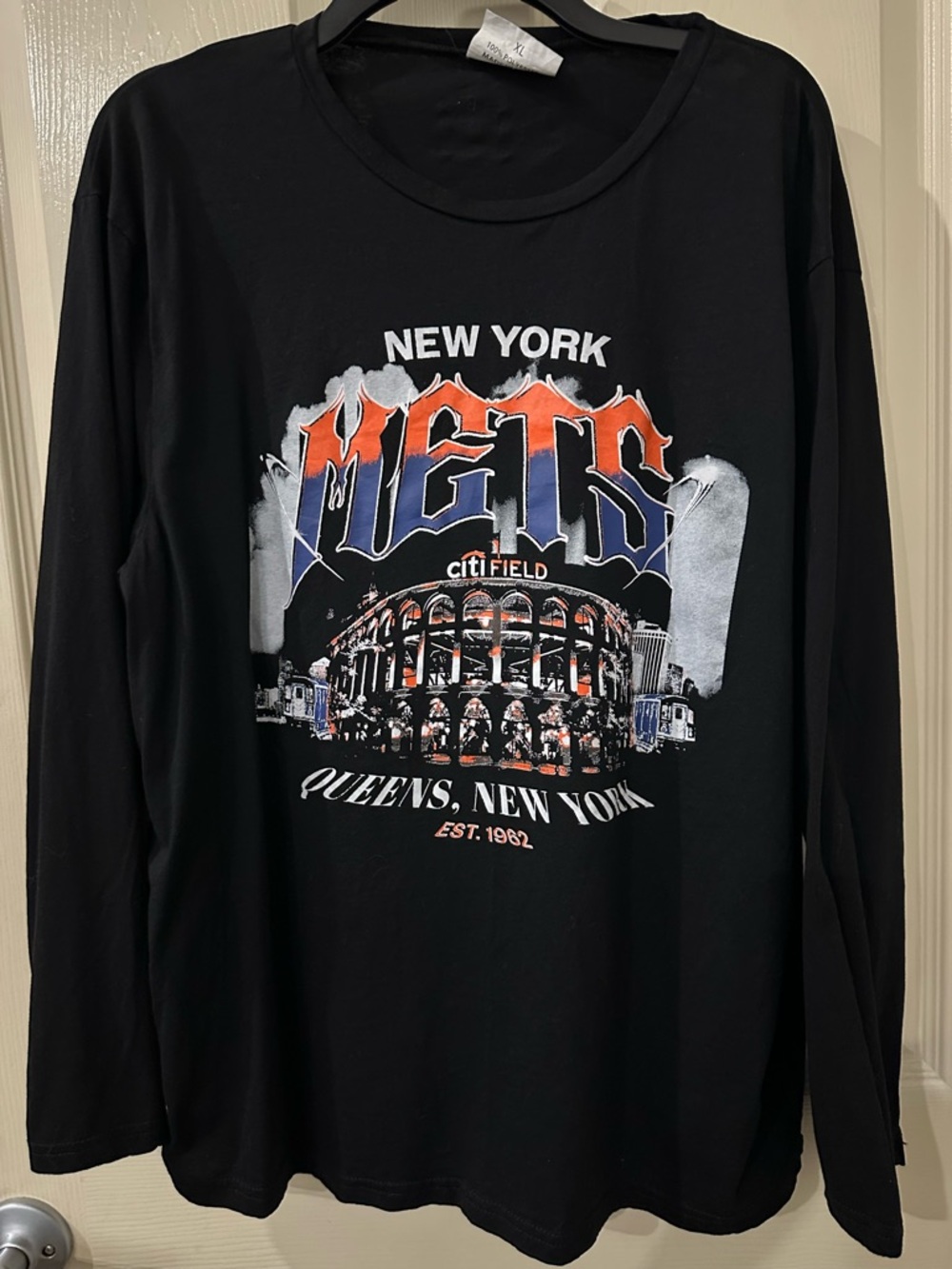 New York Mets Black Long Sleeve Graphic Tee